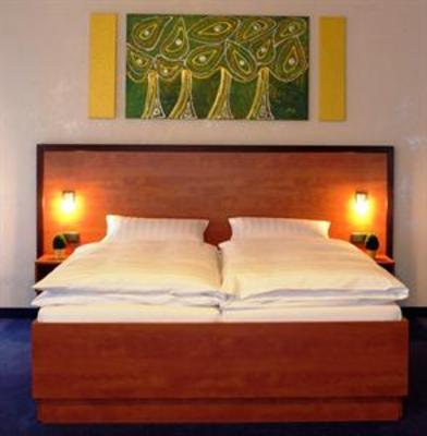 фото отеля Hotel Am Kurpark Bad Vilbel
