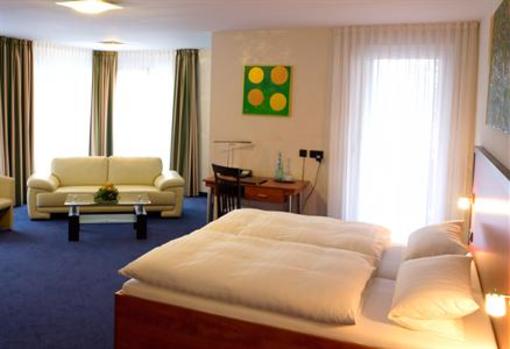 фото отеля Hotel Am Kurpark Bad Vilbel