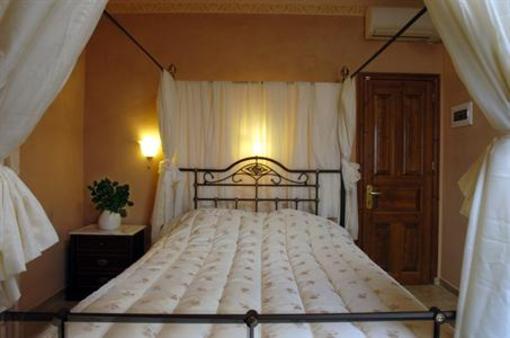 фото отеля Miression Guesthouse Mouresi
