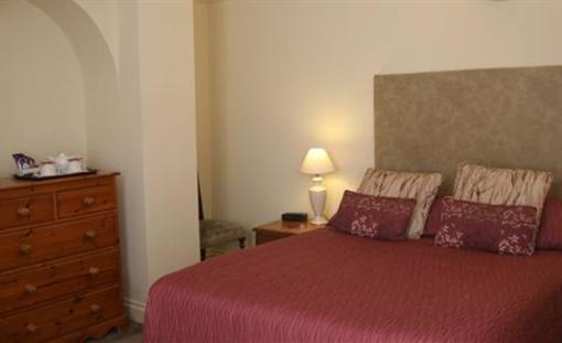 фото отеля The Royal Lion Hotel