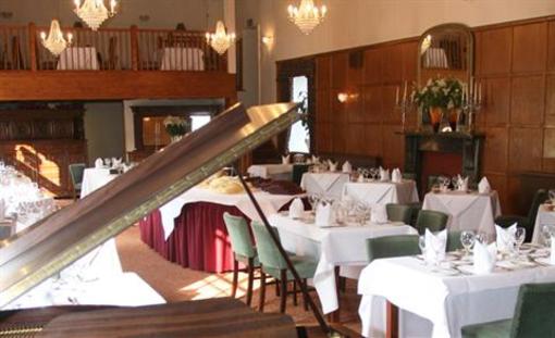 фото отеля The Royal Lion Hotel