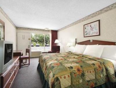 фото отеля Days Inn Staunton Mint Springs