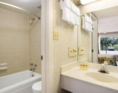 фото отеля Days Inn Staunton Mint Springs