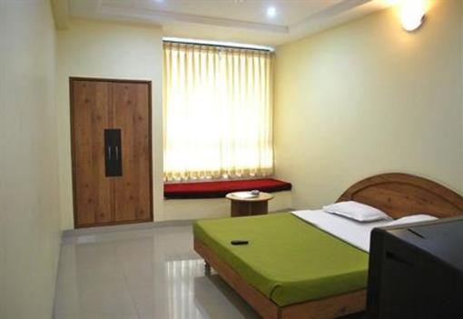 фото отеля Hotel Kuber Inn Shirdi