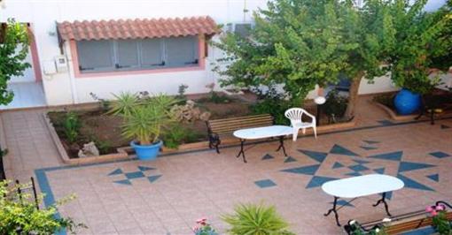 фото отеля Palmira Studios & Apartments Makrys Gialos