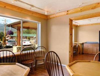 фото отеля Super 8 Valemount