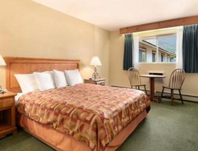 фото отеля Super 8 Valemount