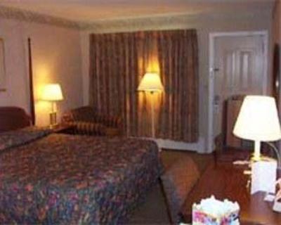 фото отеля Knights Inn Lenox
