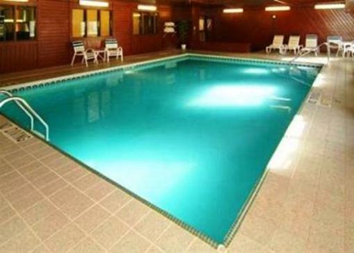 фото отеля AmericInn Topeka