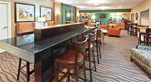 фото отеля AmericInn Topeka
