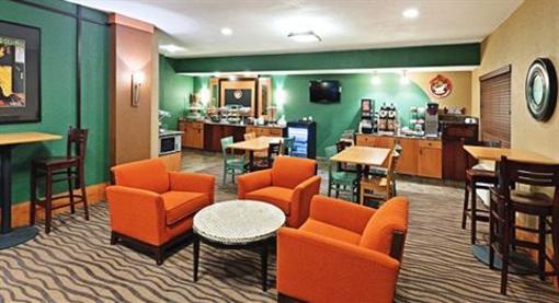 фото отеля AmericInn Topeka