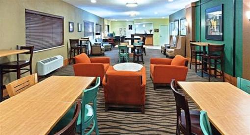 фото отеля AmericInn Topeka
