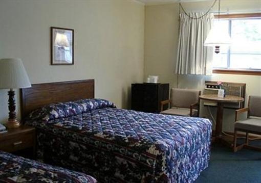 фото отеля Waterfront Inn Mackinaw City