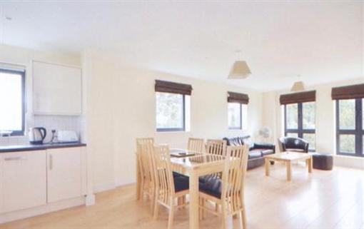 фото отеля Lodge Drive Apartments London