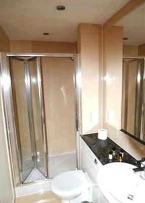 фото отеля Lodge Drive Apartments London