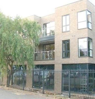 фото отеля Lodge Drive Apartments London