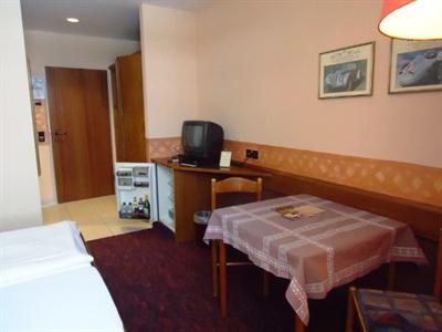 фото отеля Enjoyhotel Garni Korntal