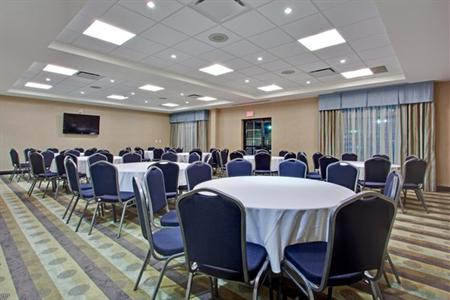 фото отеля Holiday Inn Express Hotel & Suites Nepean East Ottawa
