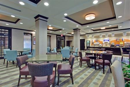фото отеля Holiday Inn Express Hotel & Suites Nepean East Ottawa