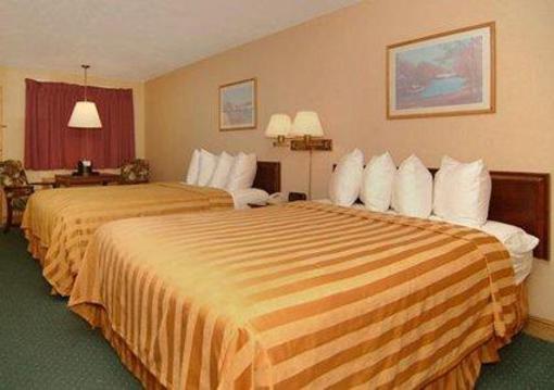 фото отеля Quality Inn And Suites Beachfront Cheboygan