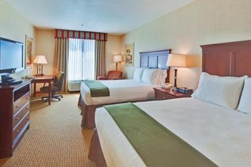 фото отеля Holiday Inn Express Hotel & Suites Porterville