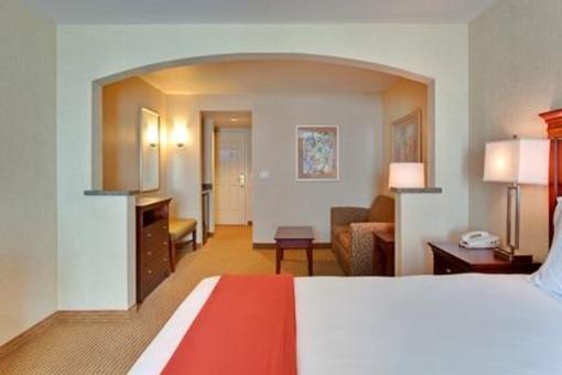 фото отеля Holiday Inn Express Hotel & Suites Porterville