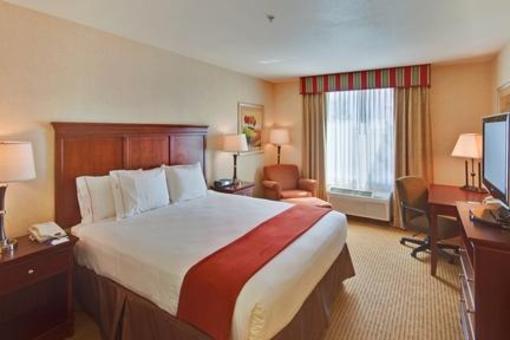 фото отеля Holiday Inn Express Hotel & Suites Porterville