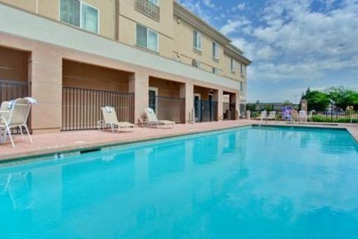 фото отеля Holiday Inn Express Hotel & Suites Porterville