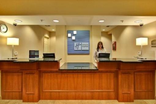 фото отеля Holiday Inn Express Hotel & Suites Porterville