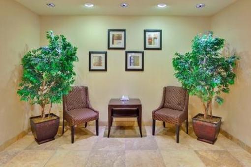фото отеля Holiday Inn Express Hotel & Suites Porterville