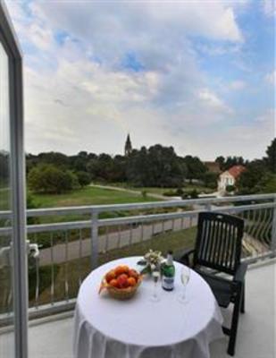 фото отеля Parkhotel Neubrandenburg