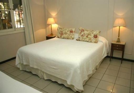 фото отеля Plaza Italia Bed & Breakfast Mendoza