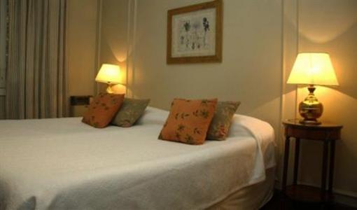 фото отеля Plaza Italia Bed & Breakfast Mendoza