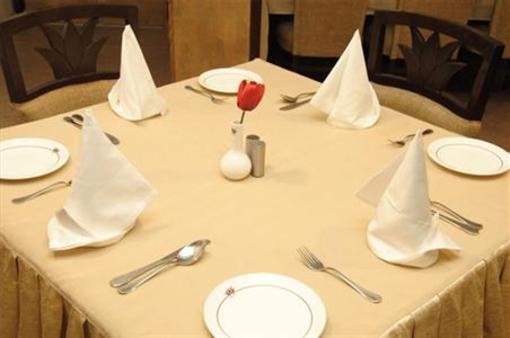 фото отеля Royal Empire Hotel Jaipur