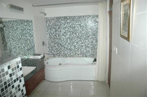 фото отеля Royal Empire Hotel Jaipur