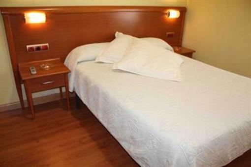 фото отеля Hostal-Restaurante Irunako