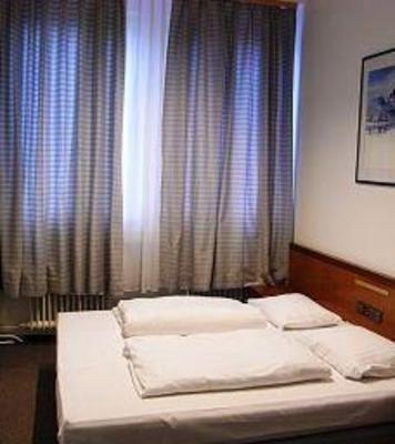 фото отеля Potsdamer Inn