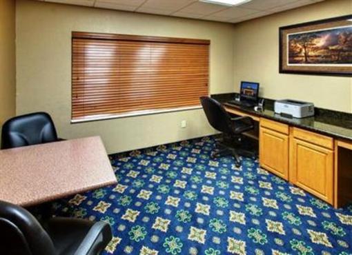 фото отеля Holiday Inn Express Hotel & Suites Aberdeen (South Dakota)