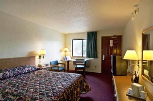 фото отеля Americas Best Value Inn Streetsboro