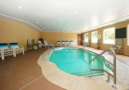 фото отеля Quality Suites Stratford