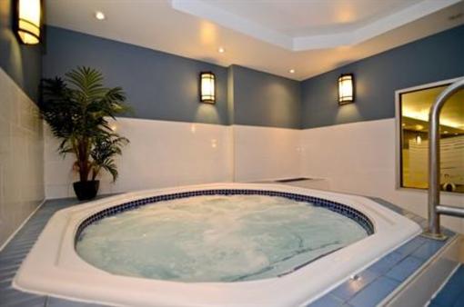фото отеля BEST WESTERN PLUS Chocolate Lake Hotel