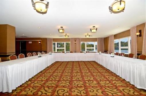 фото отеля BEST WESTERN PLUS Chocolate Lake Hotel