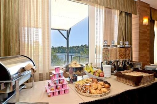 фото отеля BEST WESTERN PLUS Chocolate Lake Hotel
