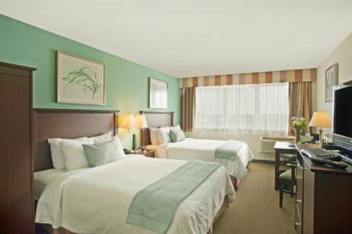 фото отеля BEST WESTERN PLUS Chocolate Lake Hotel