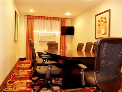 фото отеля La Quinta Inn & Suites JFK Airport