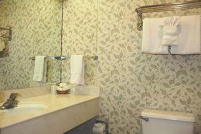 фото отеля Baymont Inn & Suites Camarillo