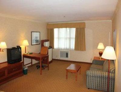 фото отеля Baymont Inn & Suites Camarillo