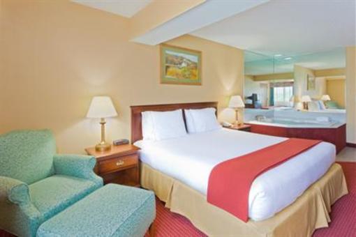 фото отеля Holiday Inn Express North Huntingdon