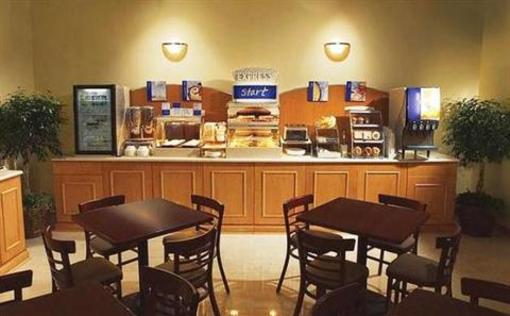 фото отеля Holiday Inn Express Hotel & Suites Prattville South