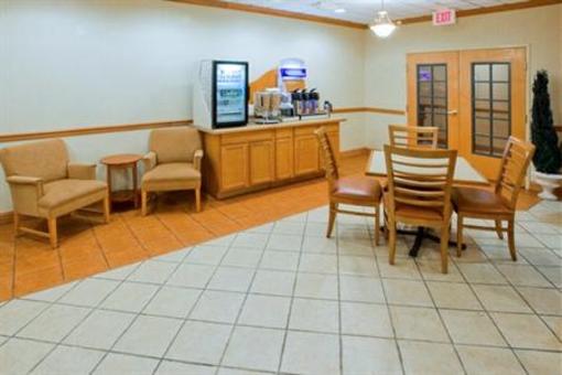 фото отеля Holiday Inn Express Hotel & Suites Woodbridge (Virginia)
